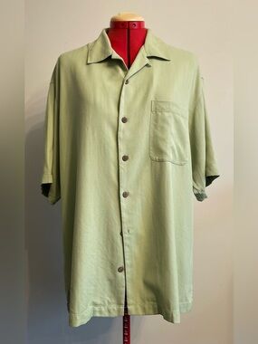 Tommy Bahama - all silk button up shirt Size Medium